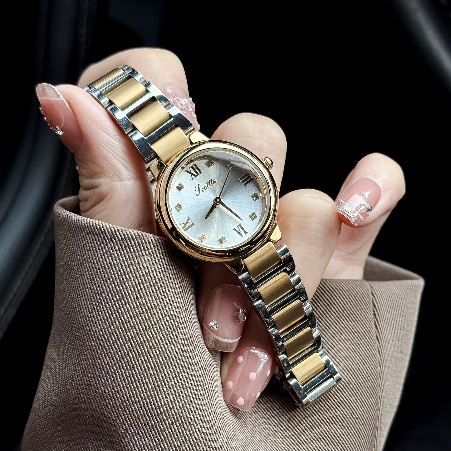 Round Face Women Quartz Watch - 28mm