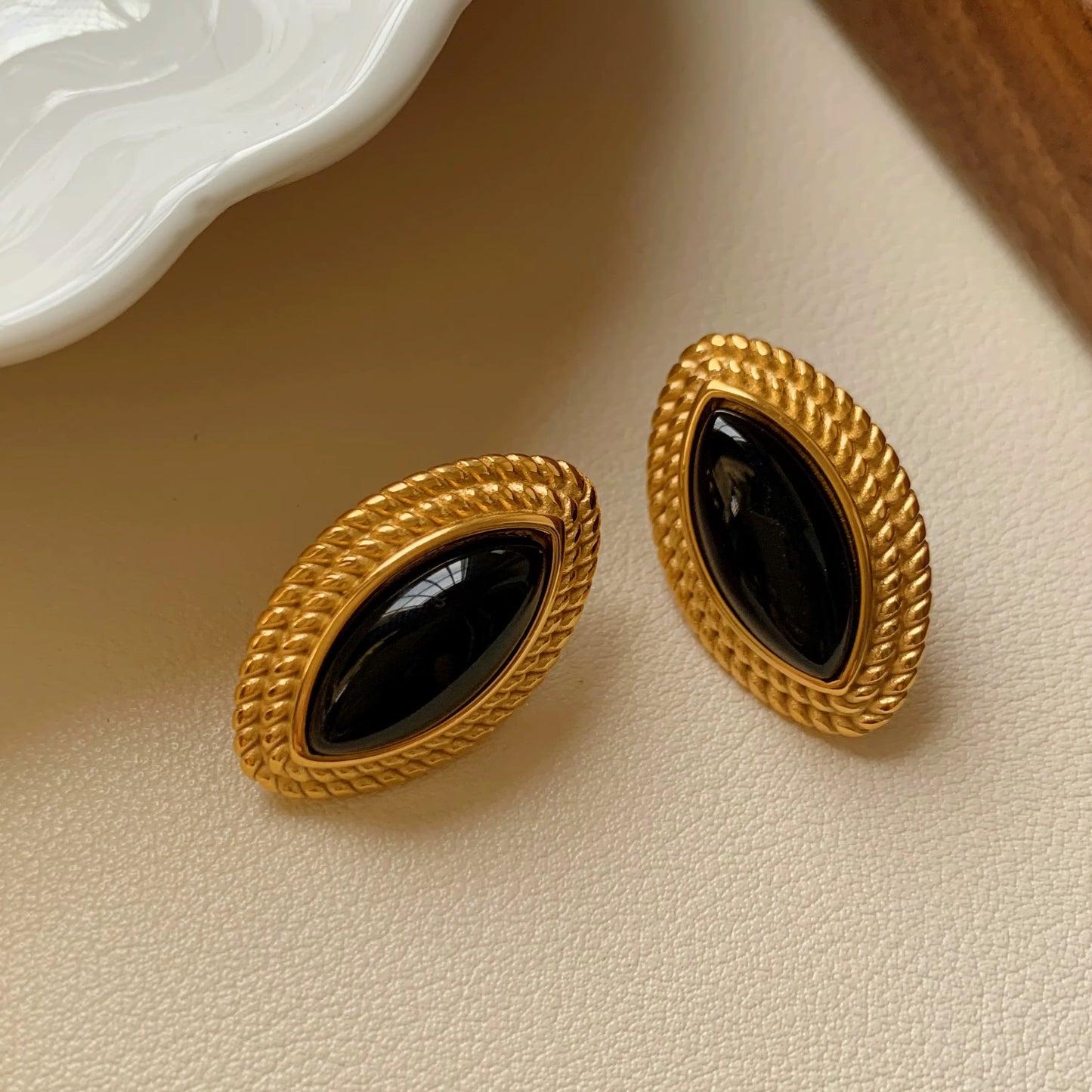 Vintage Enamel - Oval Earring