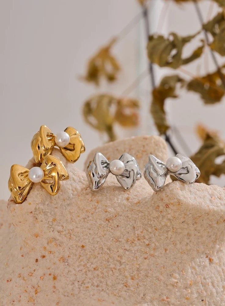 Bowknot Stimulated Pearl Earring