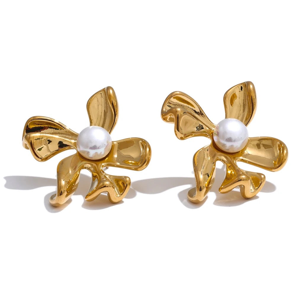 Pearl Flower Stud Earring