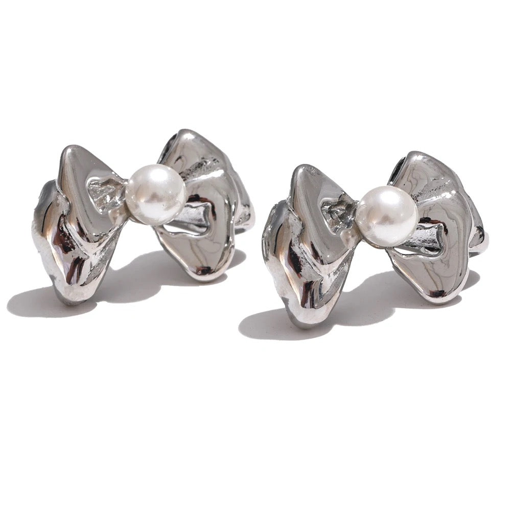 Bowknot Stimulated Pearl Earring