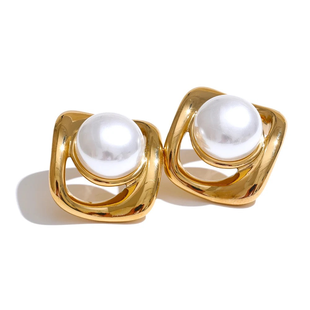 Quadrate Pearl Stud Earring