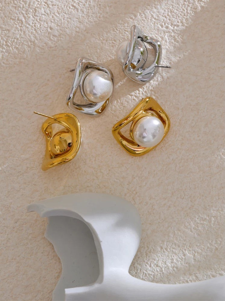 Quadrate Pearl Stud Earring