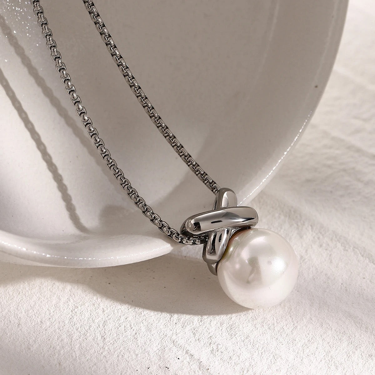 Stimulated Pearl Chain Necklace