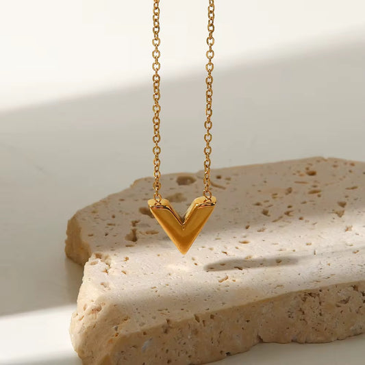 Vida Pendant Necklace