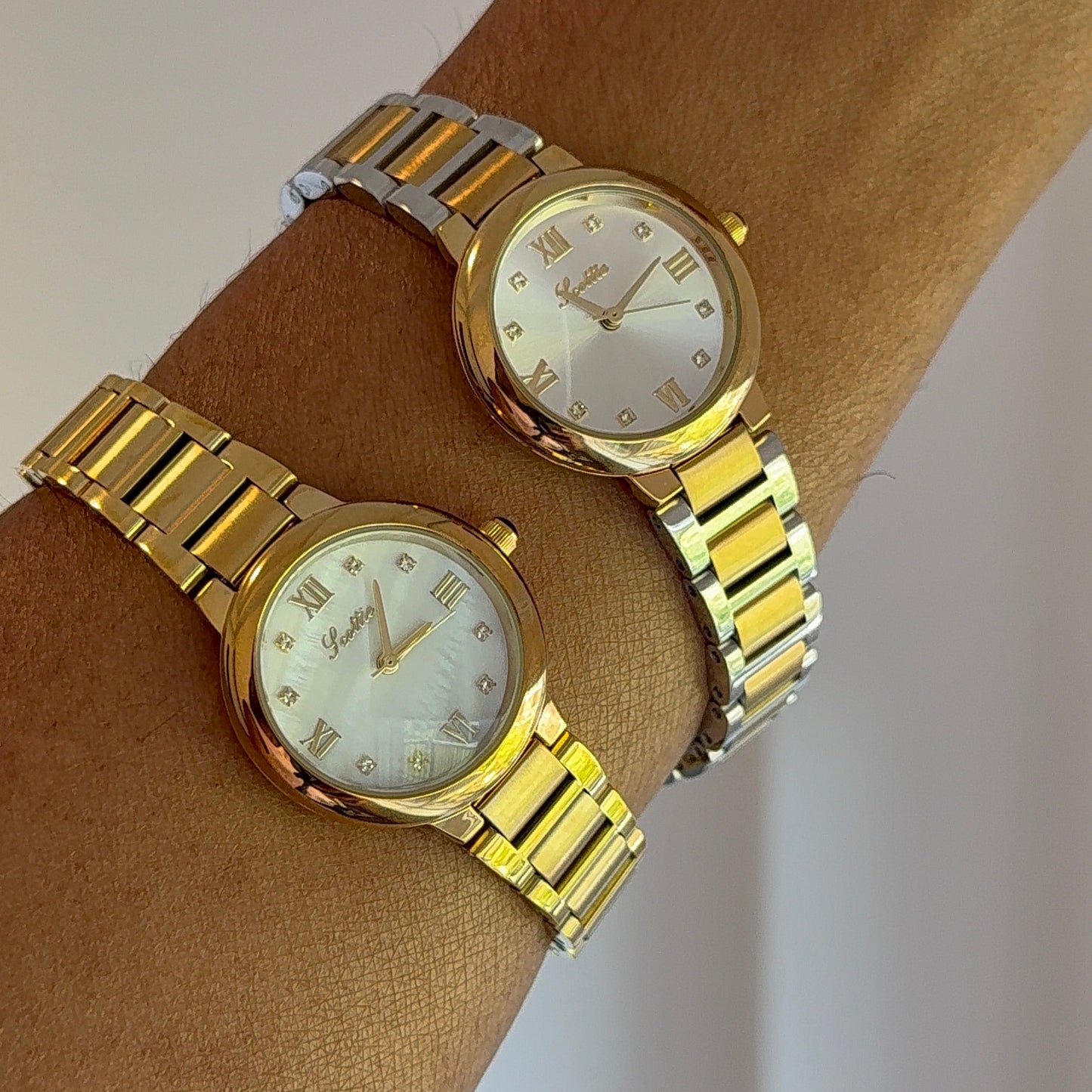 Round Face Women Quartz Watch - 28mm