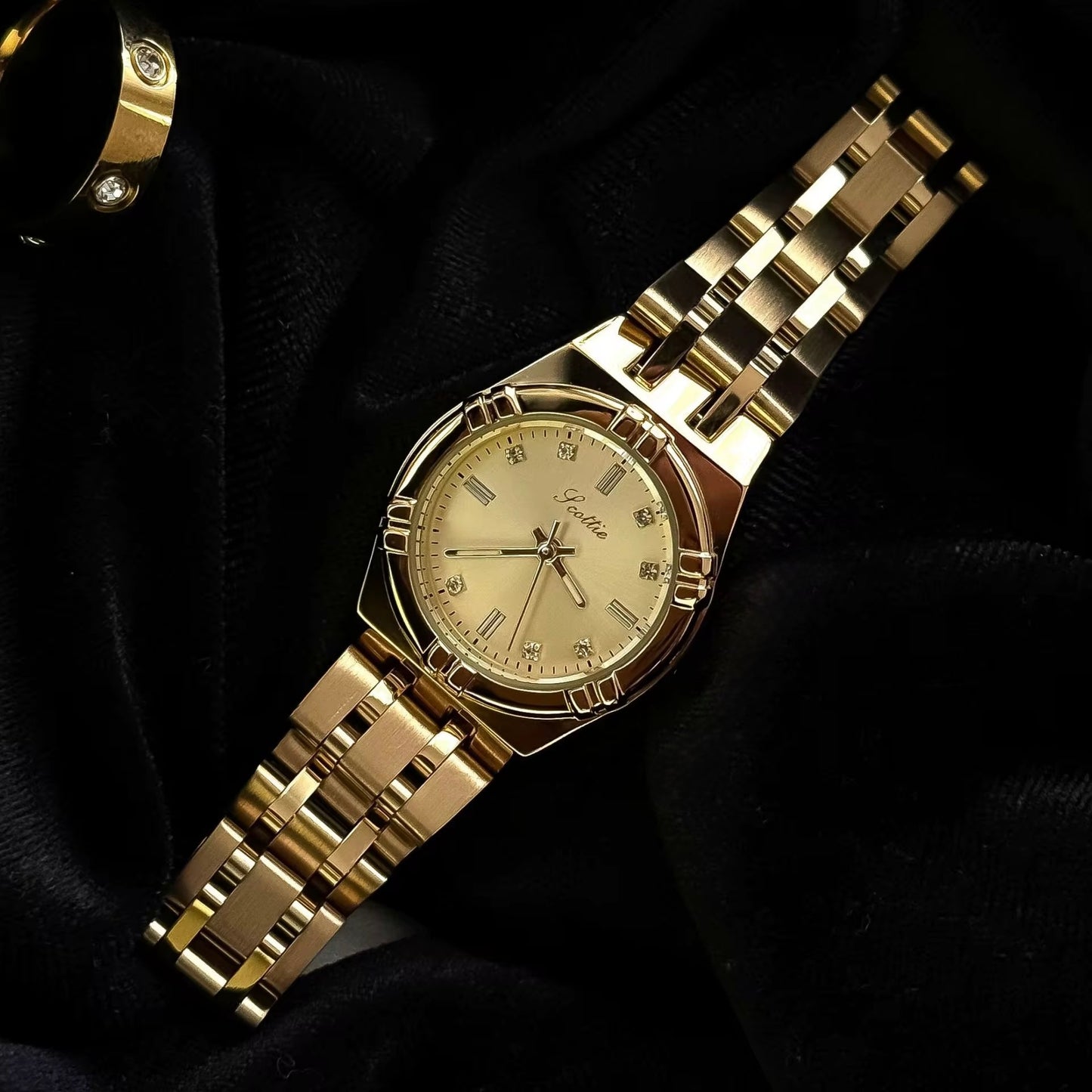 Women Round Face Chain Watch - 30mm