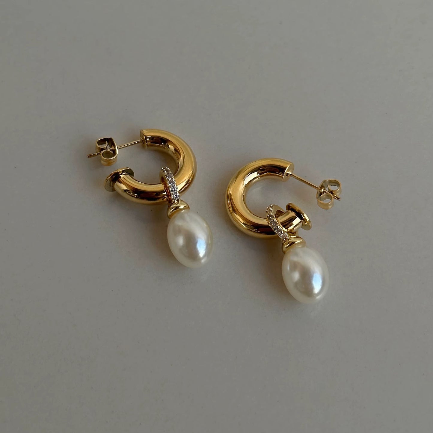 Vintage Bulb Natural Pearl Hoop Earring