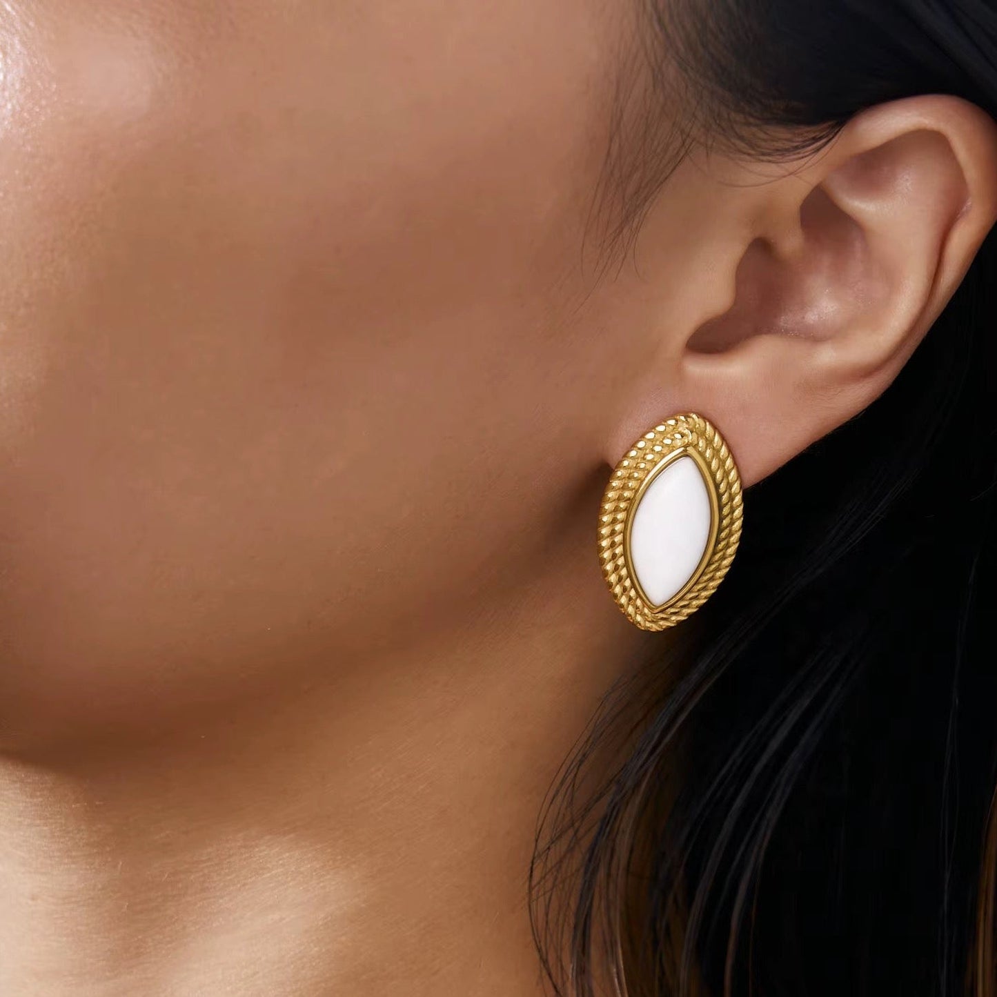 Vintage Enamel - Oval Earring White