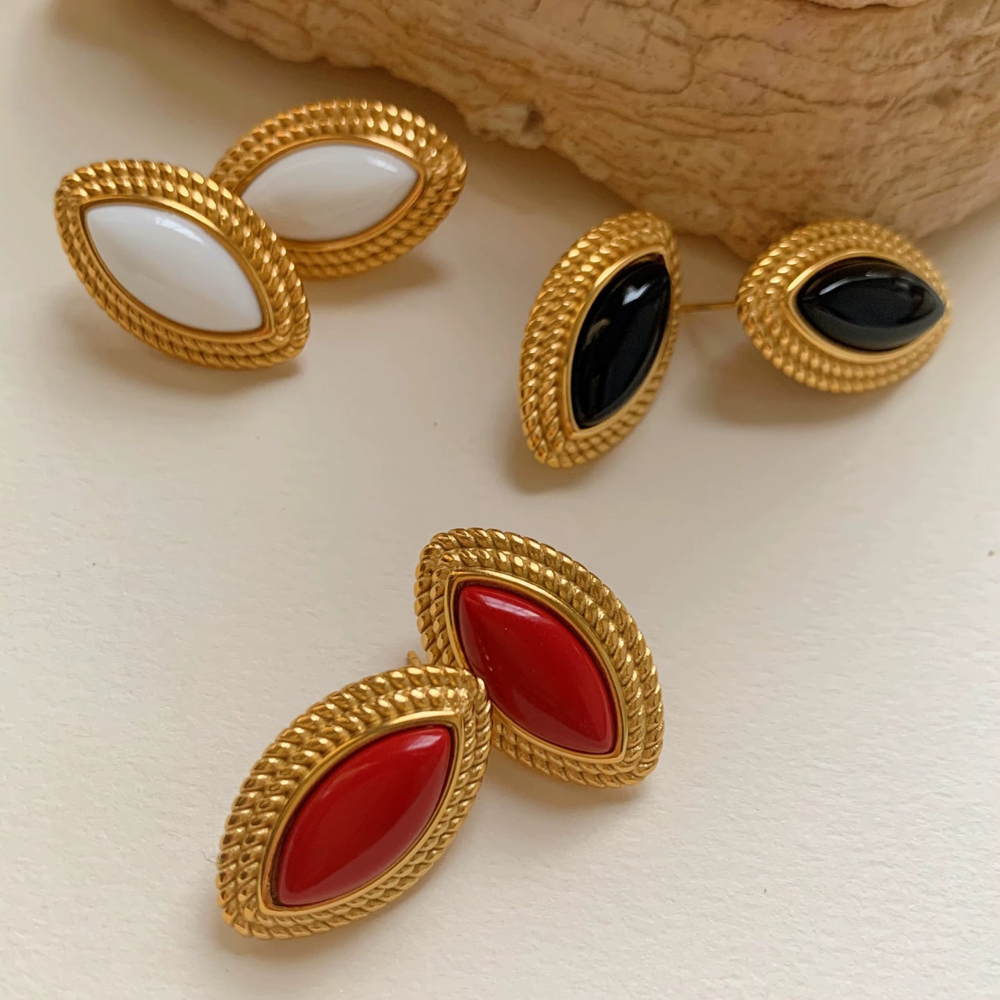 Vintage Enamel - Oval Earring White
