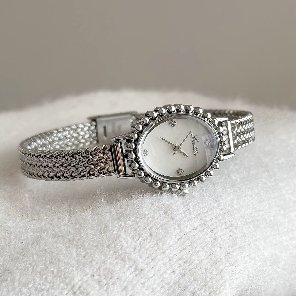 Women Vintage Oval Watch - 25MM