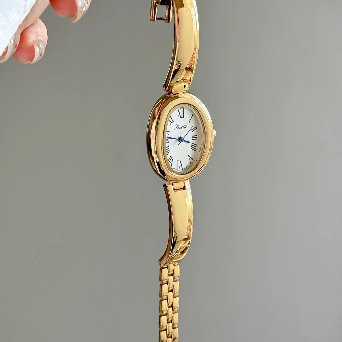 Women Oval Stainless Steel Watch - 24mm